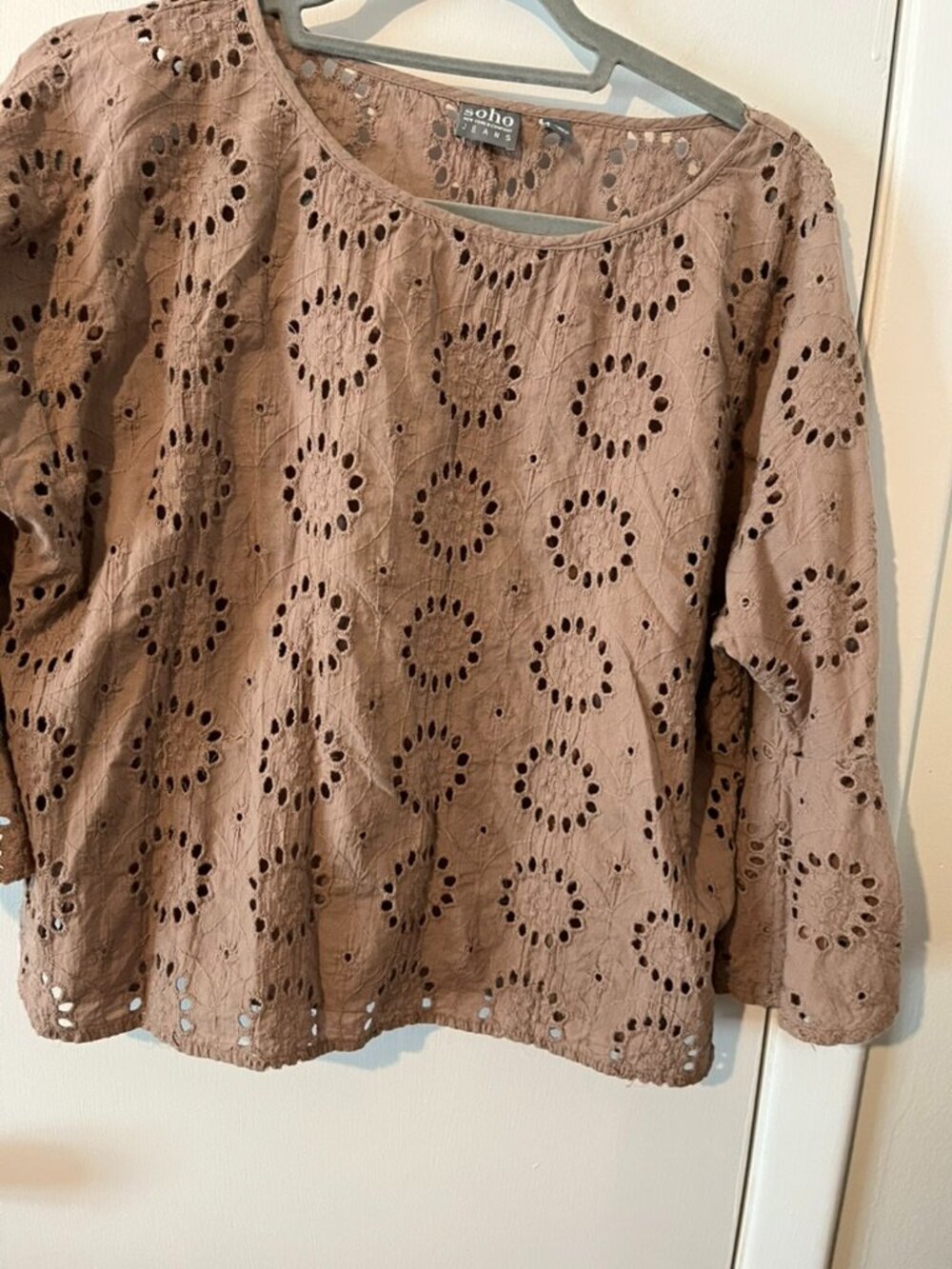 SOHO EYELET BROWN 3/4 SLEEVE SZ M